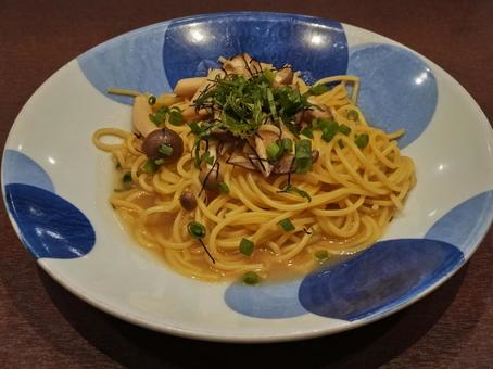 きのこスパゲティー(バター醤油スープ) きのこスパゲティー(バター醤油スープ) スパゲッティ,パスタ,イタリアンの写真素材