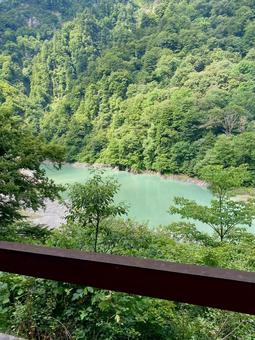黒部峡谷トロッコ電車 湖面橋,黒部峡谷,トロッコ電車の写真素材
