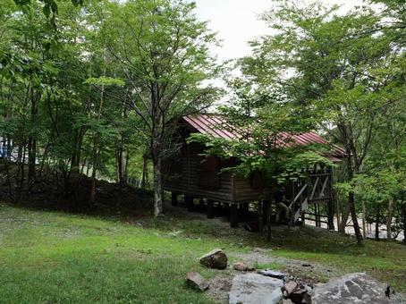 鋸岳登山道 赤い小屋 鋸岳登山道 赤い小屋 鋸岳,北杜市,南アルプスの写真素材