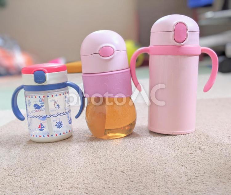 並んだベビーマグ ベビーマグ,赤ちゃん,水筒の写真素材