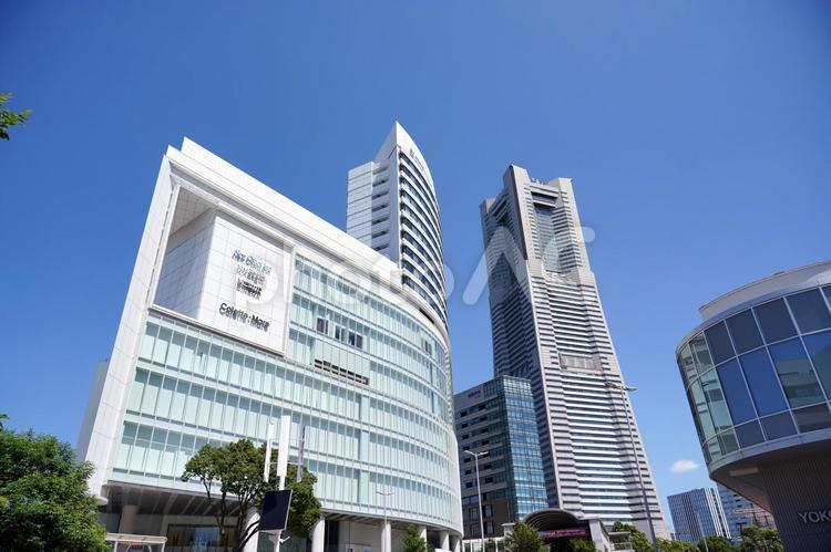 横浜の都会的な景観 横浜,街並み,ビルの写真素材