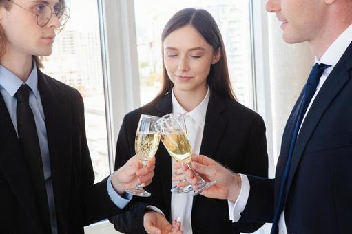 シャンパンで乾杯する男女3人 男女,外国人,ビジネスの写真素材