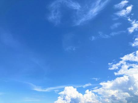 白い雲と青い空 白い雲と青い空の写真