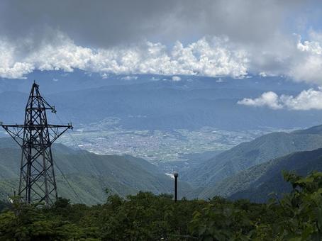 鉄塔と山 鉄塔と山の写真