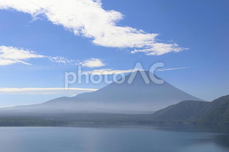 本栖湖と富士山① 富士山,本栖湖,湖の写真素材