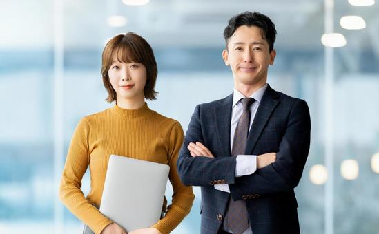 男女2人のビジネスチームワークイメージ 男女2人のビジネスチームワークイメージ 男性,女性,男女の写真素材