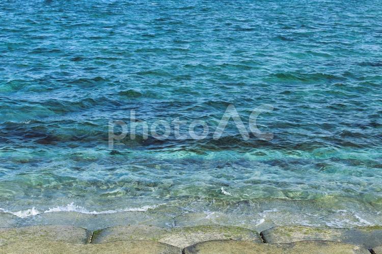 伊計島の波打ち際 背景,旅,海の写真素材
