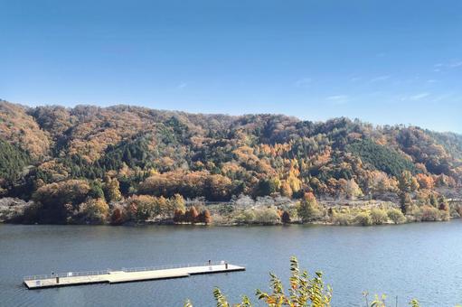 土師ダムの秋 広島県,北広島市,土師ダムの写真素材