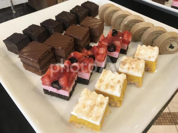 ケーキバイキング　イメージ ケーキ,スイーツ,デザートの写真素材