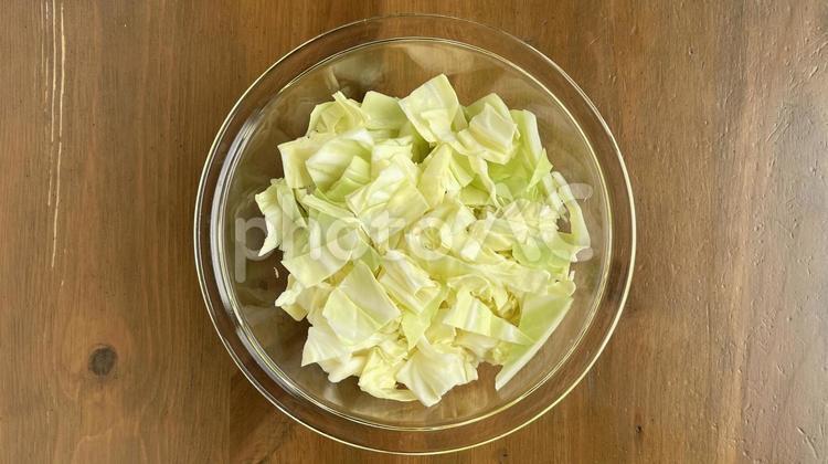 キャベツ（ざく切り、真俯瞰、ヨコ） キャベツ,カット野菜,野菜の写真素材