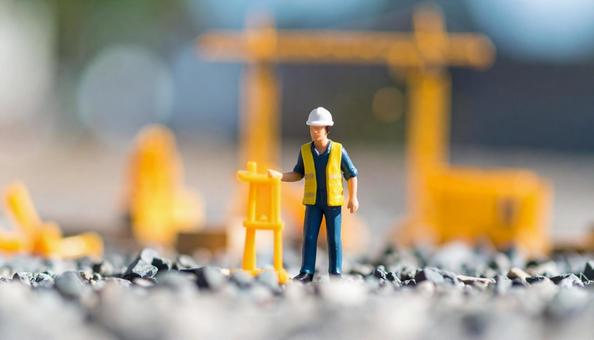 建設現場で働く建設作業員のフィギュア人形 建設現場で働く建設作業員のフィギュア人形の写真