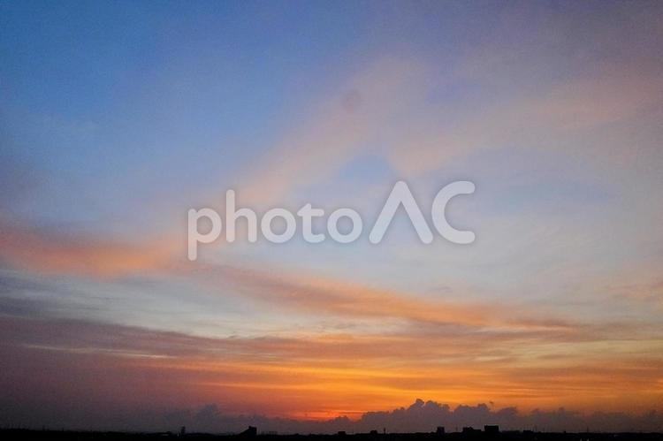 朝焼け　日の出　dawn  朝焼け,夜明け,朝焼け雲の写真素材