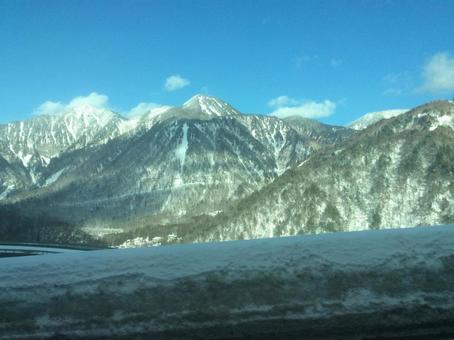 雪山　上高地　車窓　５の写真