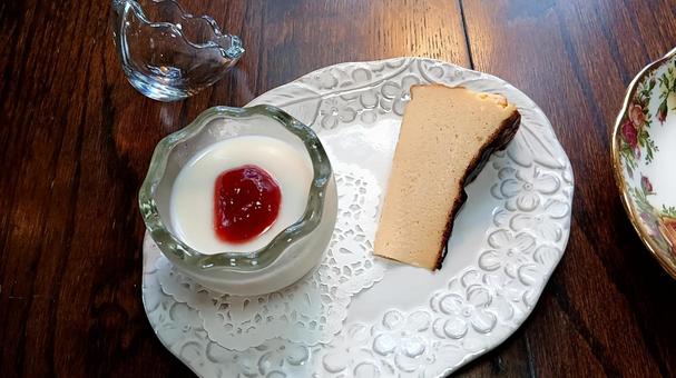 Photo, brammage, strawberry, basque cheese cake, 
