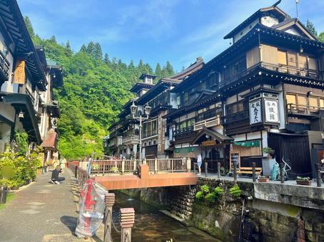 快晴の銀山温泉 快晴の銀山温泉 銀山温泉,温泉街,大正浪漫の写真素材