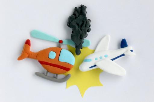 ヘリコプターと飛行機の衝突 ヘリコプターと飛行機の衝突 ヘリコプター,飛行機,旅客機の写真素材