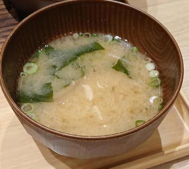 定食屋さんの味噌汁 味噌汁,キャベツ,ワカメの写真素材