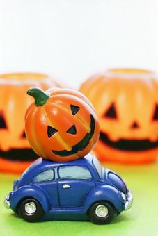 ハロウィンのカボチャを配っています ハロウィンのカボチャを配っていますの写真