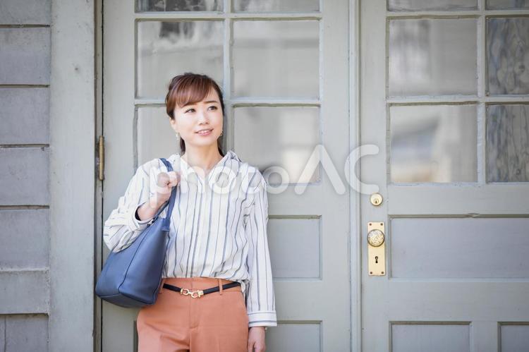 カジュアルビジネスの会社員 ol,ビジネスウーマン,女性の写真素材