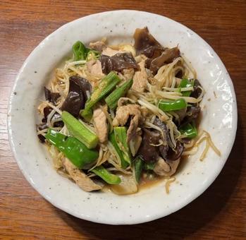豚肉と自家栽培オクラのニラ醤油炒 豚肉と自家栽培オクラのニラ醤油炒の写真