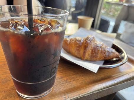 アイスコーヒー_クロワッサン アイスコーヒー_クロワッサンの写真