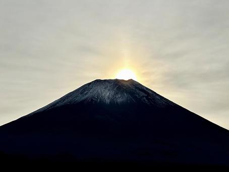 富士山と太陽の光 富士山,太陽,朝日の写真素材