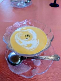 フレンチ 前菜 かぼちゃの冷製スープ フレンチ 前菜 かぼちゃの冷製スープの写真