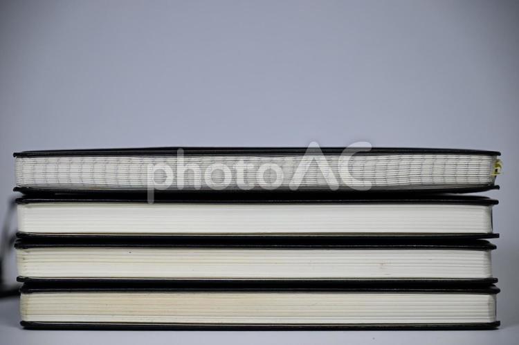 黒表紙のノート積み重ね ノート,手帳,黒の写真素材