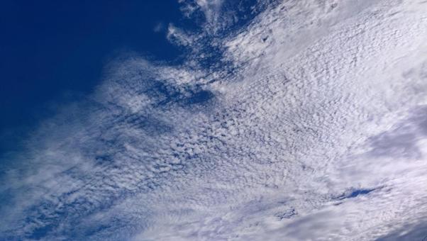 青空に雲の写真