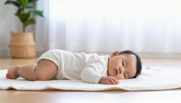 うつぶせ寝する赤ちゃん うつぶせ寝する赤ちゃんの写真