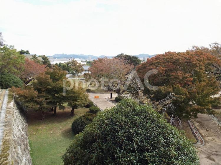 【風景写真】姫路城天守閣からの眺め 姫路城,天守閣,白鷺城の写真素材