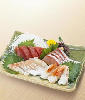 刺身盛り合わせ マグロ・鯛・ハマチ・海老 刺身盛り合わせ マグロ・鯛・ハマチ・海老 刺身,お刺身,盛り合わせの写真素材