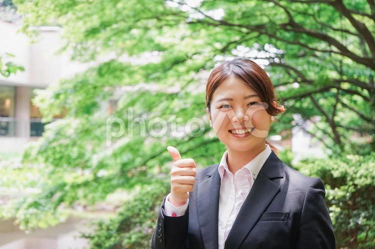 グッドサインをする若いビジネスウーマン 採用,アジア人,グッドラックの写真素材