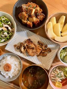 めかじきのバター醤油焼き定食 ご飯,料理,おうちごはんの写真素材