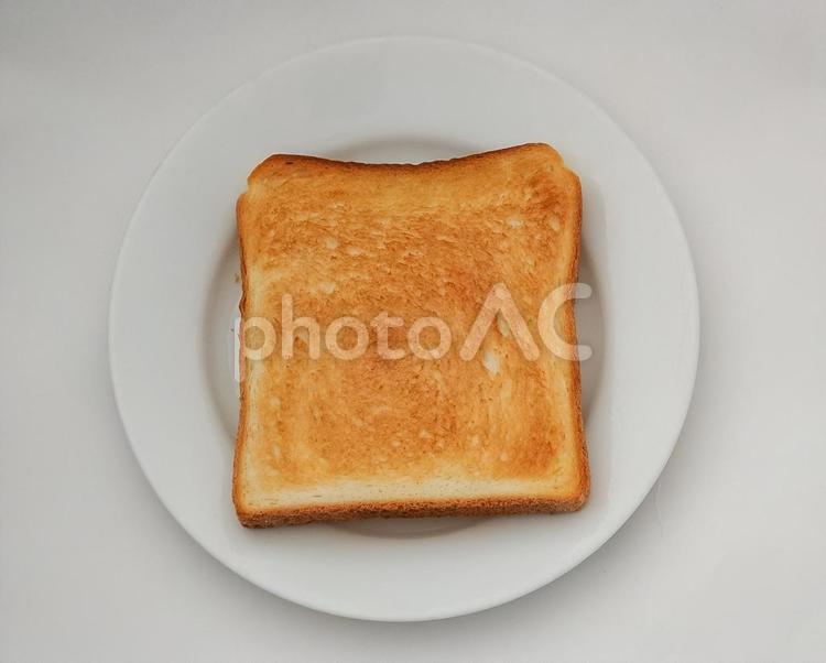 皿に乗ったトーストされた食パン パン,食パン,朝食の写真素材