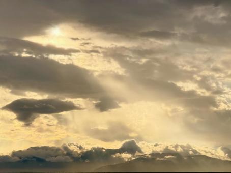 天使のハシゴ 天使のハシゴ,エンジェルラダー,薄明光線の写真素材