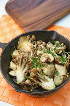 きのこソテー きのこソテー きのこソテー,ソテー,エリンギの写真素材