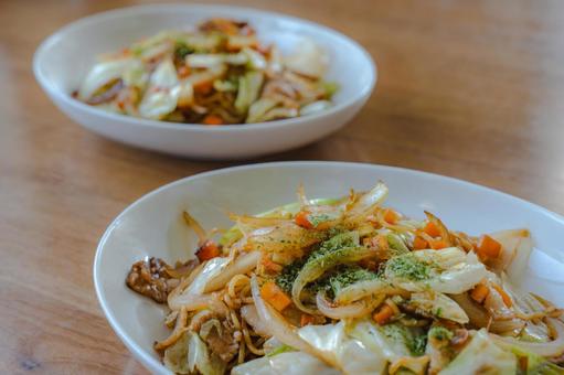焼きそばの昼食 焼きそばの昼食 昼食,ランチ,焼きそばの写真素材