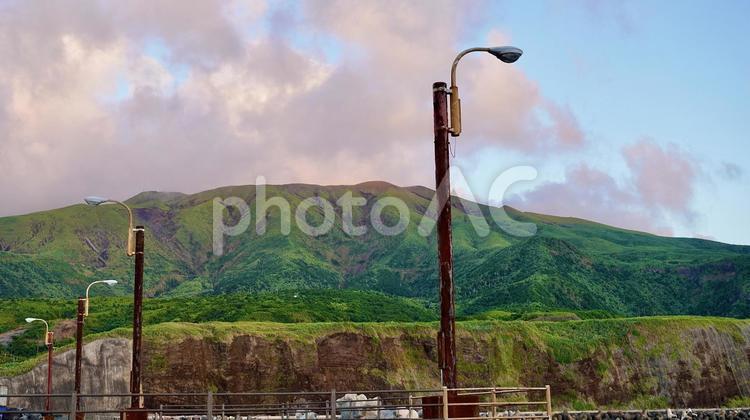 三池港から見た伊豆諸島の三宅島の雄山 三宅島,雄山,山の写真素材