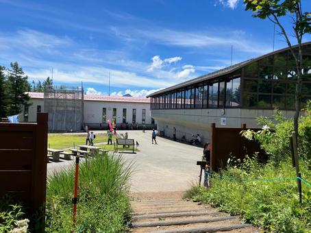 入笠山の山頂駅周辺の風景の写真