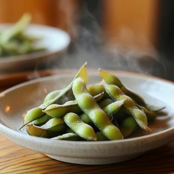 湯気が立ちのぼる茹でたての枝豆 湯気が立ちのぼる茹でたての枝豆の写真