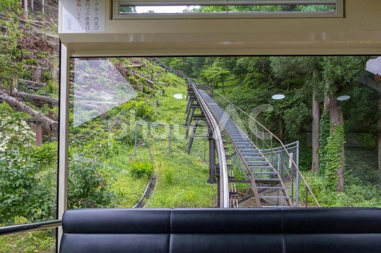 稲庭城スロープカー車内と1本レール 稲庭城,スロープカー,社内の写真素材