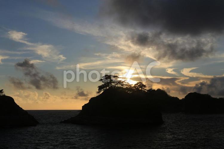 堂ヶ島乗浜海岸の夕陽 乗浜海岸,夕陽,砂浜の写真素材