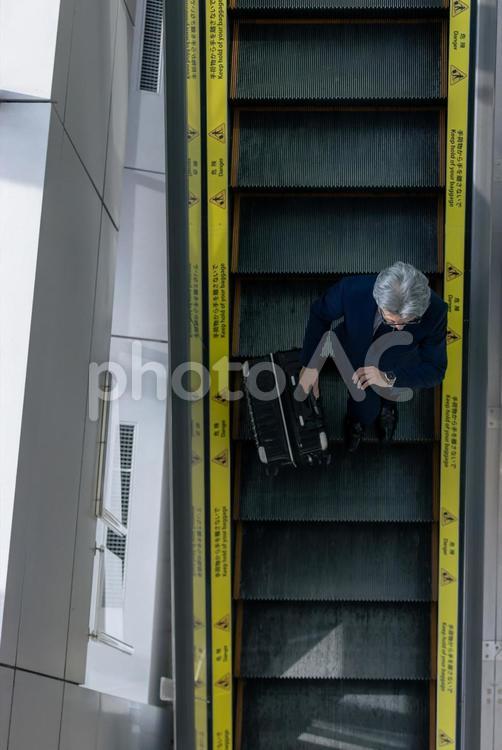 ミドル男性　空港　出張 空港,ミドル,海外出張の写真素材