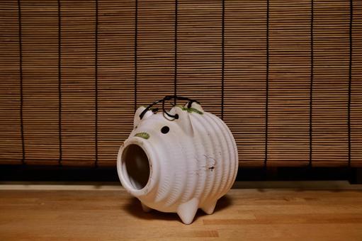夜間のブタ型 蚊取り線香ポット 夜間のブタ型 蚊取り線香ポット 豚,蚊取り,線香の写真素材