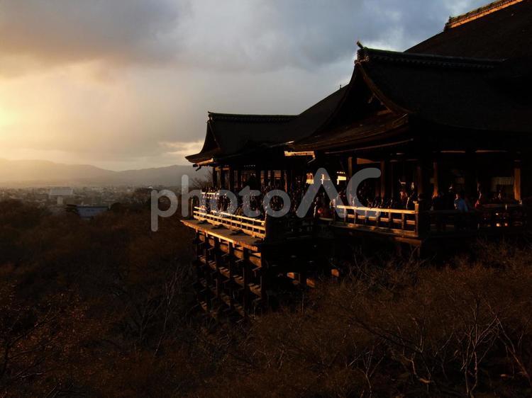 清水寺の冬の夕景 清水寺,夕景,清水の舞台の写真素材
