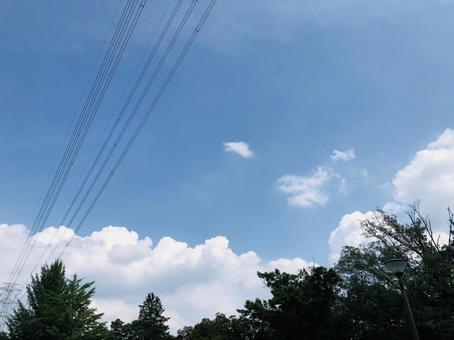夏の青空と白い雲 夏の青空と白い雲 空,ケーブル,青空の写真素材