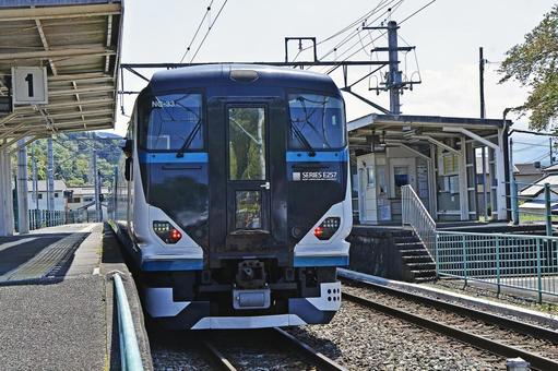 E257系 特急踊り子 E257系 特急踊り子 鉄道,電車,線路の写真素材