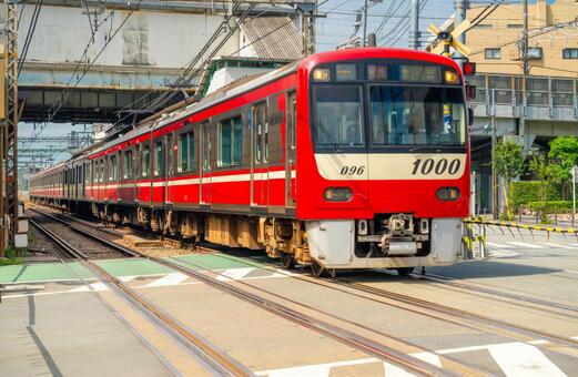 京急・八丁畷駅　1000形 車両,車体,線路の写真素材
