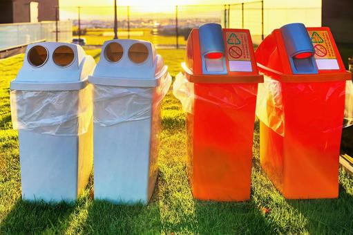 ごみ箱ではありませんリサイクルBOXです 缶,ペットボトル,専用の写真素材